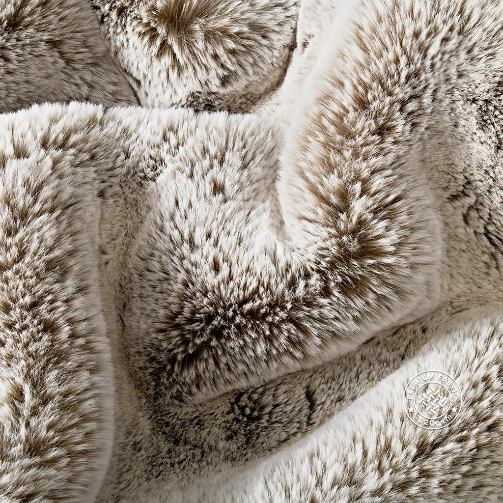 Luxury Faux Fur Blanket - Image 3